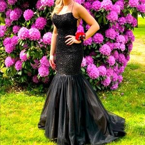 Black Mermaid prom gown. Bridal elegance